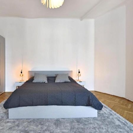 Apartmán Luxurious, 2 Min To Casino And Roemertherme Baden Exteriér fotografie