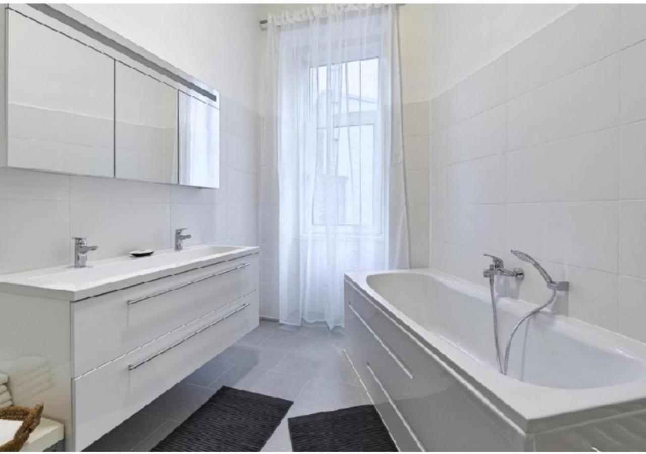 Apartmán Luxurious, 2 Min To Casino And Roemertherme Baden Exteriér fotografie