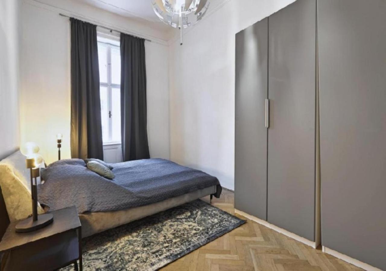 Apartmán Luxurious, 2 Min To Casino And Roemertherme Baden Exteriér fotografie