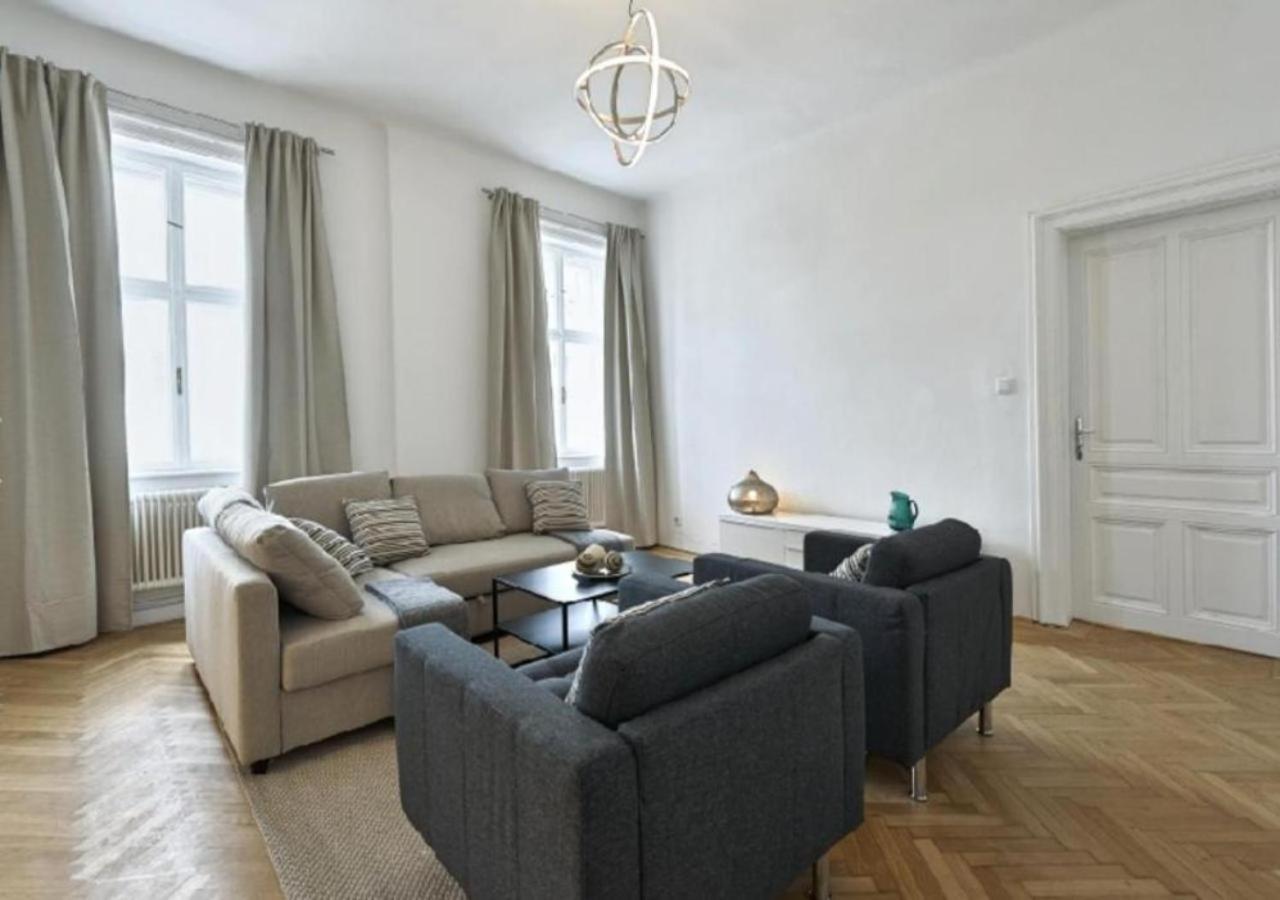 Apartmán Luxurious, 2 Min To Casino And Roemertherme Baden Exteriér fotografie