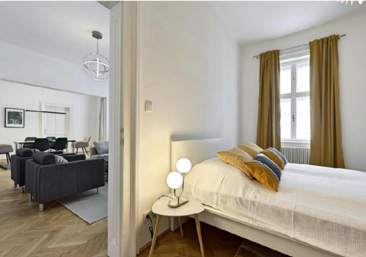 Apartmán Luxurious, 2 Min To Casino And Roemertherme Baden Exteriér fotografie