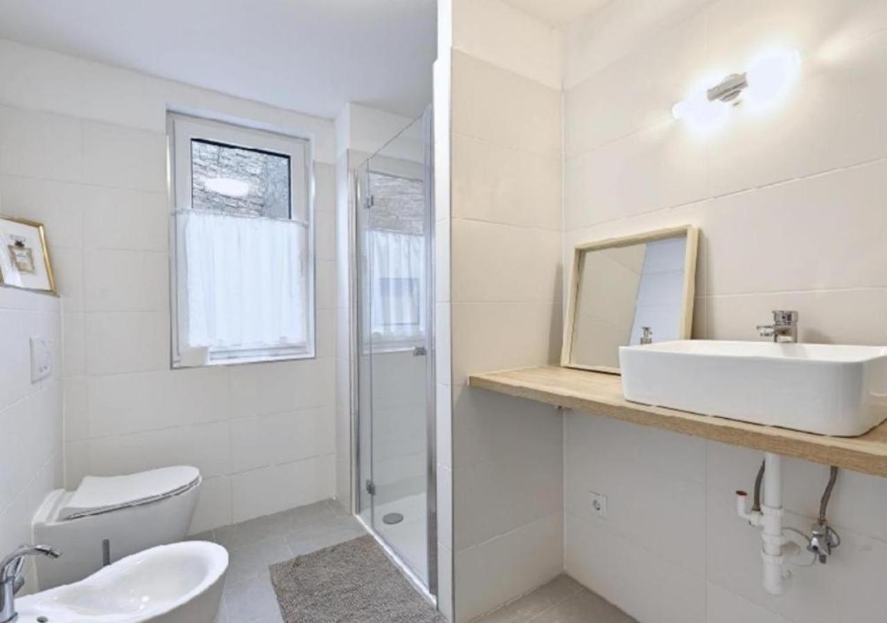 Apartmán Luxurious, 2 Min To Casino And Roemertherme Baden Exteriér fotografie