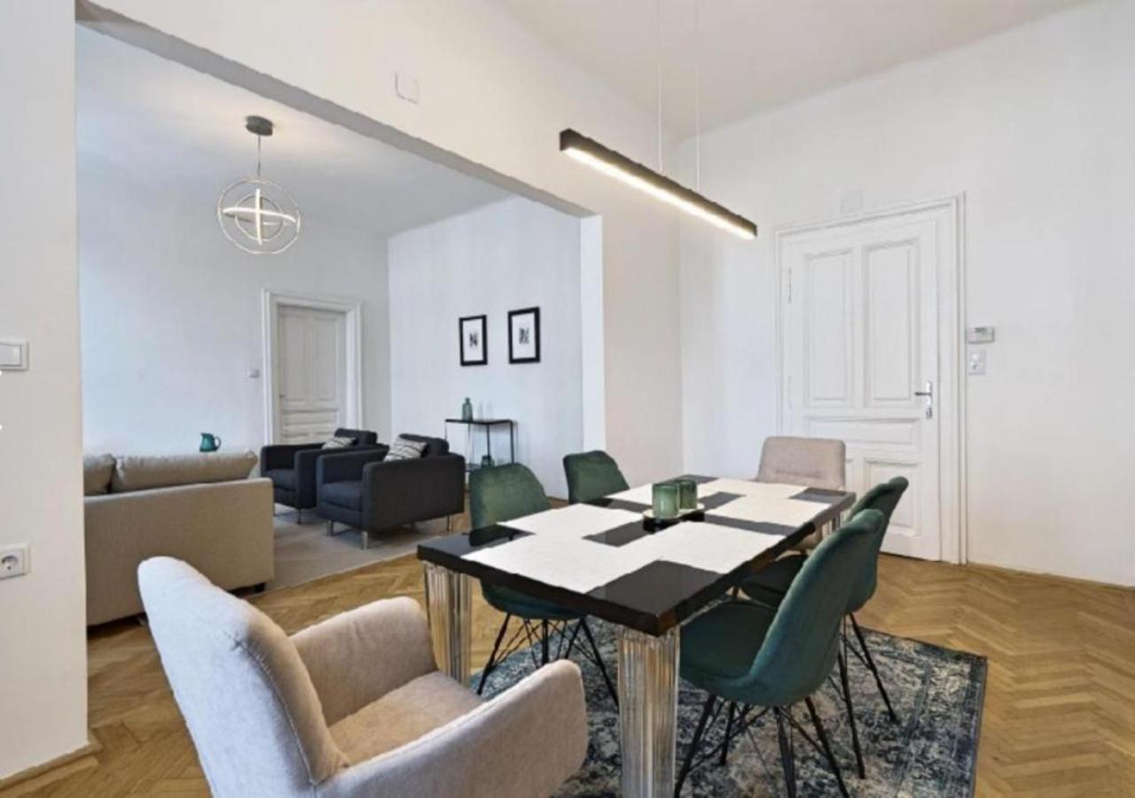 Apartmán Luxurious, 2 Min To Casino And Roemertherme Baden Exteriér fotografie