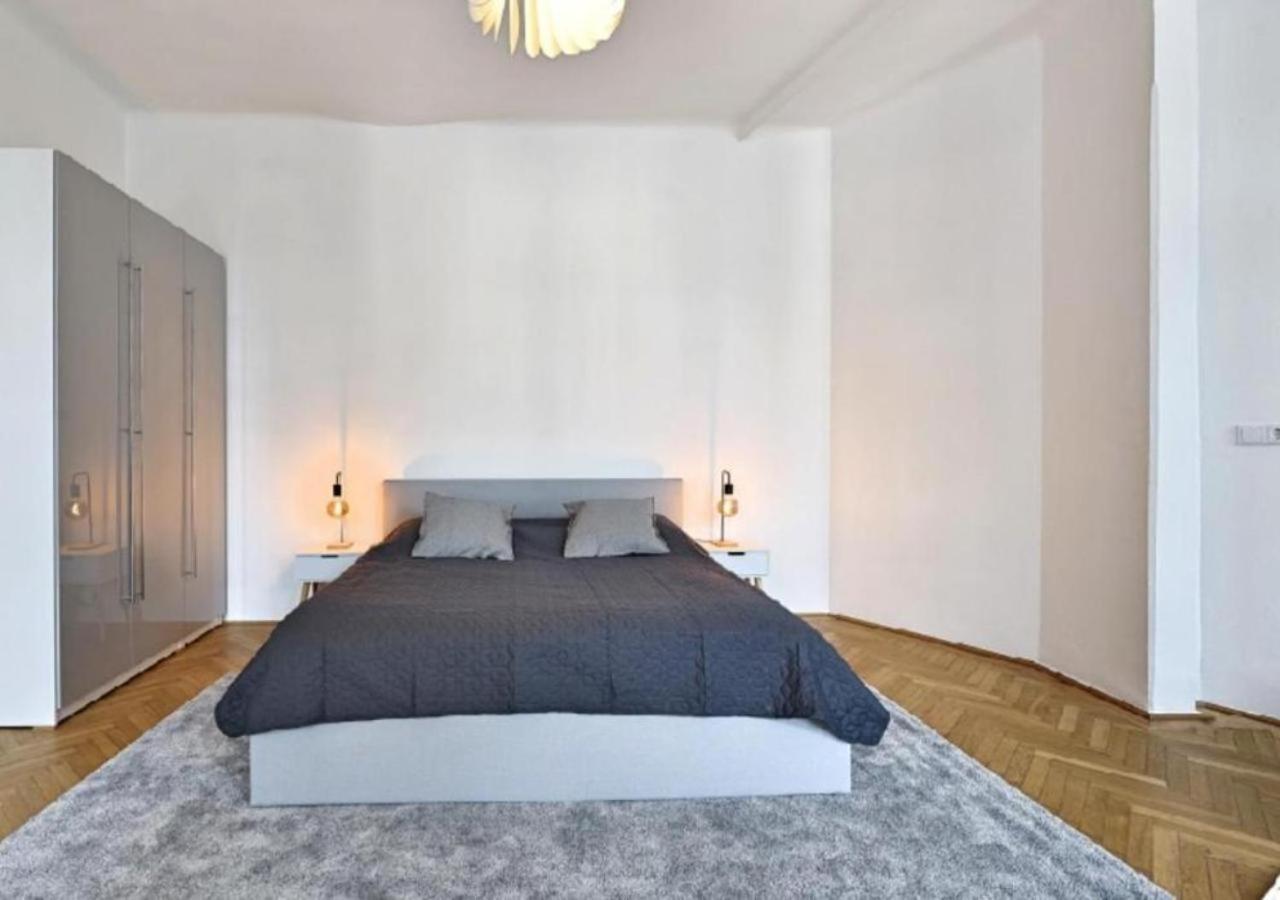 Apartmán Luxurious, 2 Min To Casino And Roemertherme Baden Exteriér fotografie