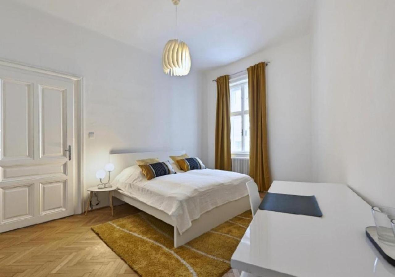 Apartmán Luxurious, 2 Min To Casino And Roemertherme Baden Exteriér fotografie