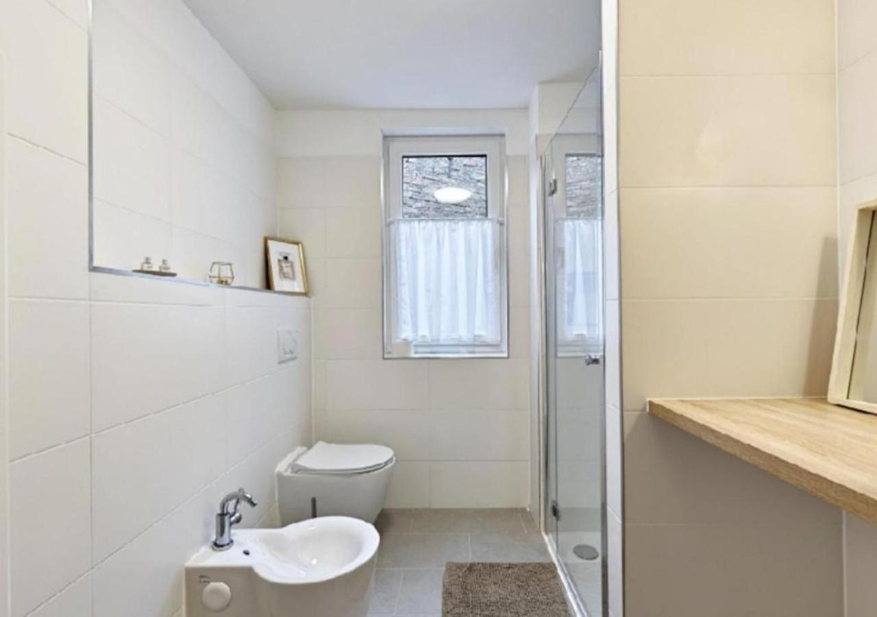 Apartmán Luxurious, 2 Min To Casino And Roemertherme Baden Exteriér fotografie
