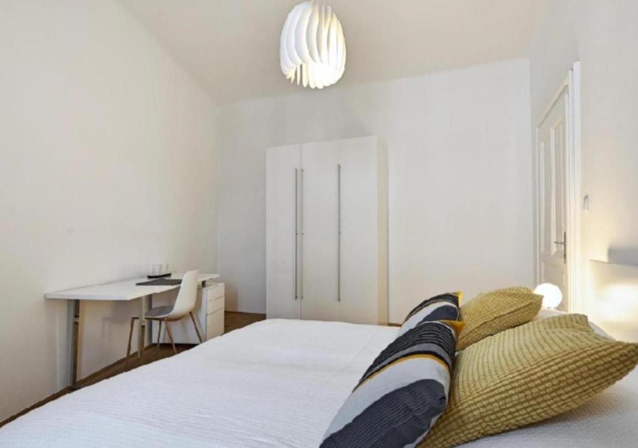 Apartmán Luxurious, 2 Min To Casino And Roemertherme Baden Exteriér fotografie