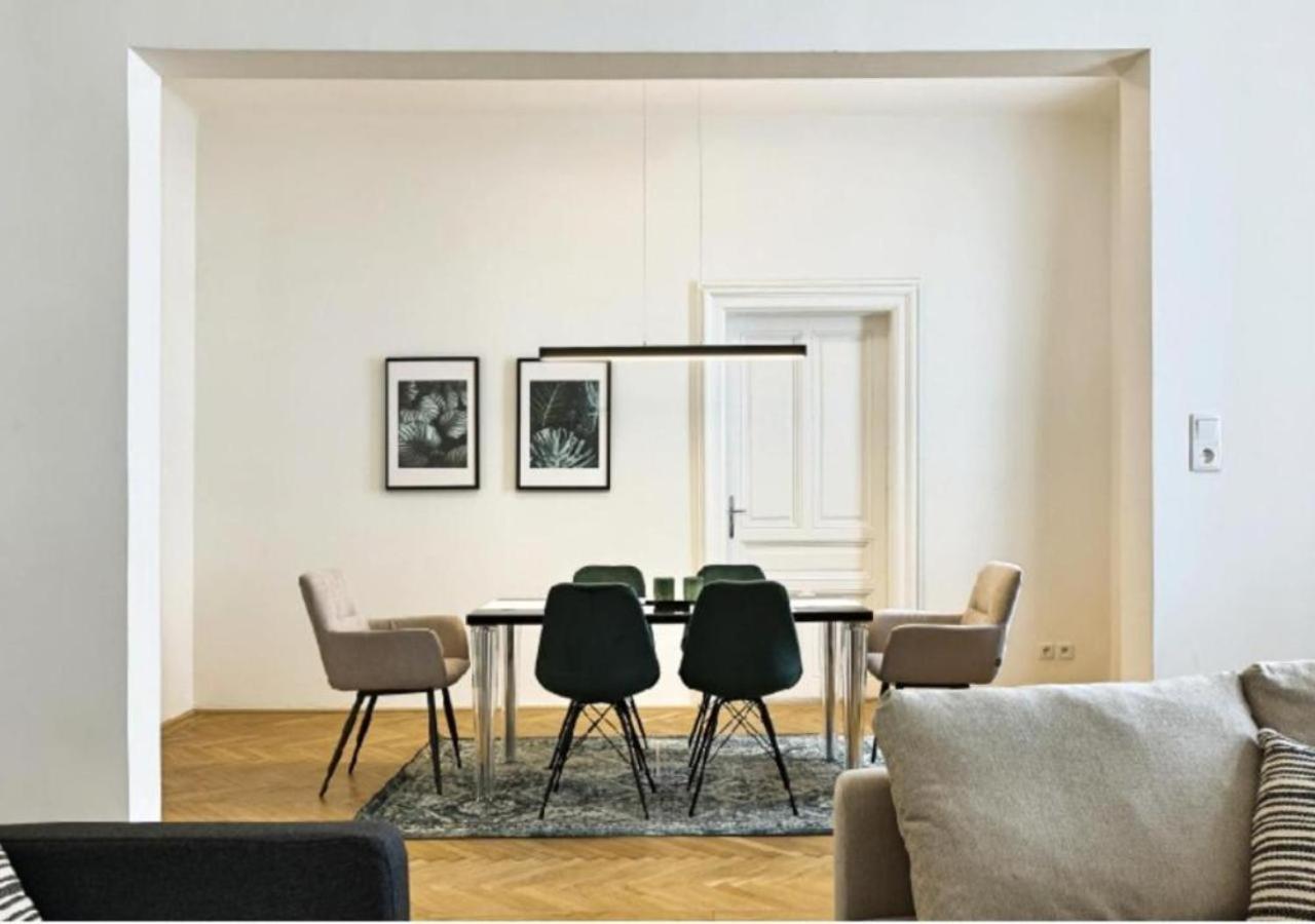 Apartmán Luxurious, 2 Min To Casino And Roemertherme Baden Exteriér fotografie