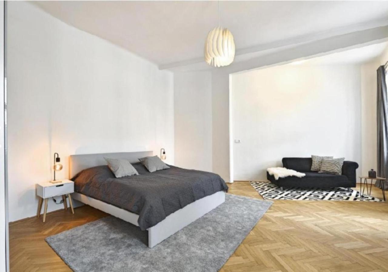 Apartmán Luxurious, 2 Min To Casino And Roemertherme Baden Exteriér fotografie